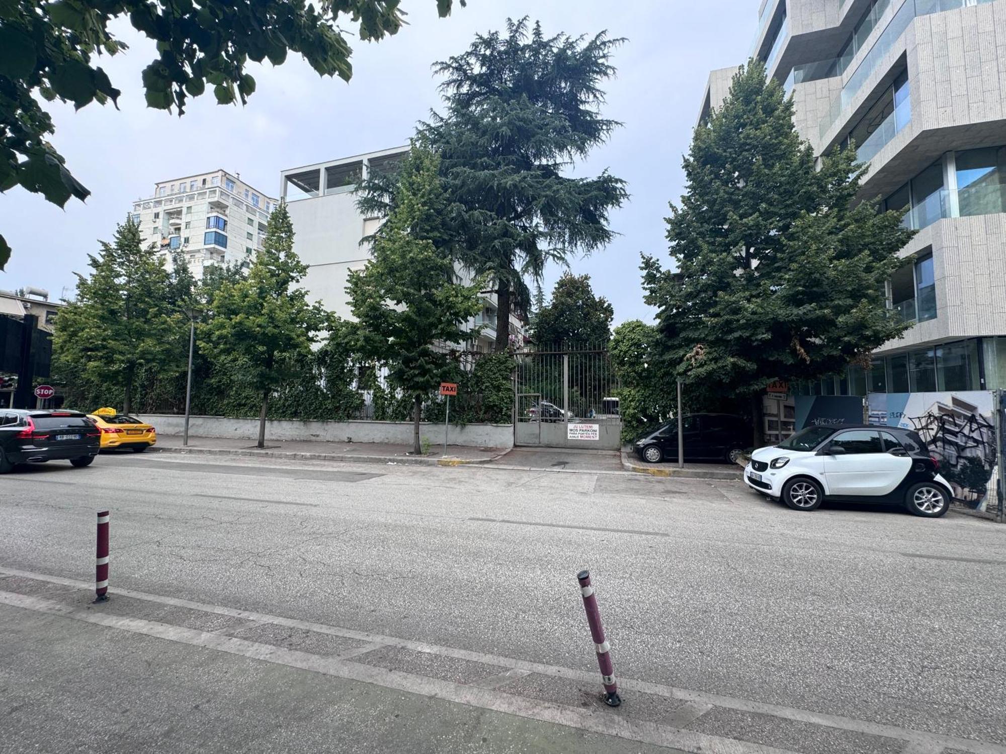 The Hidden Gem Of Blloku Apartment Tiranë Luaran gambar