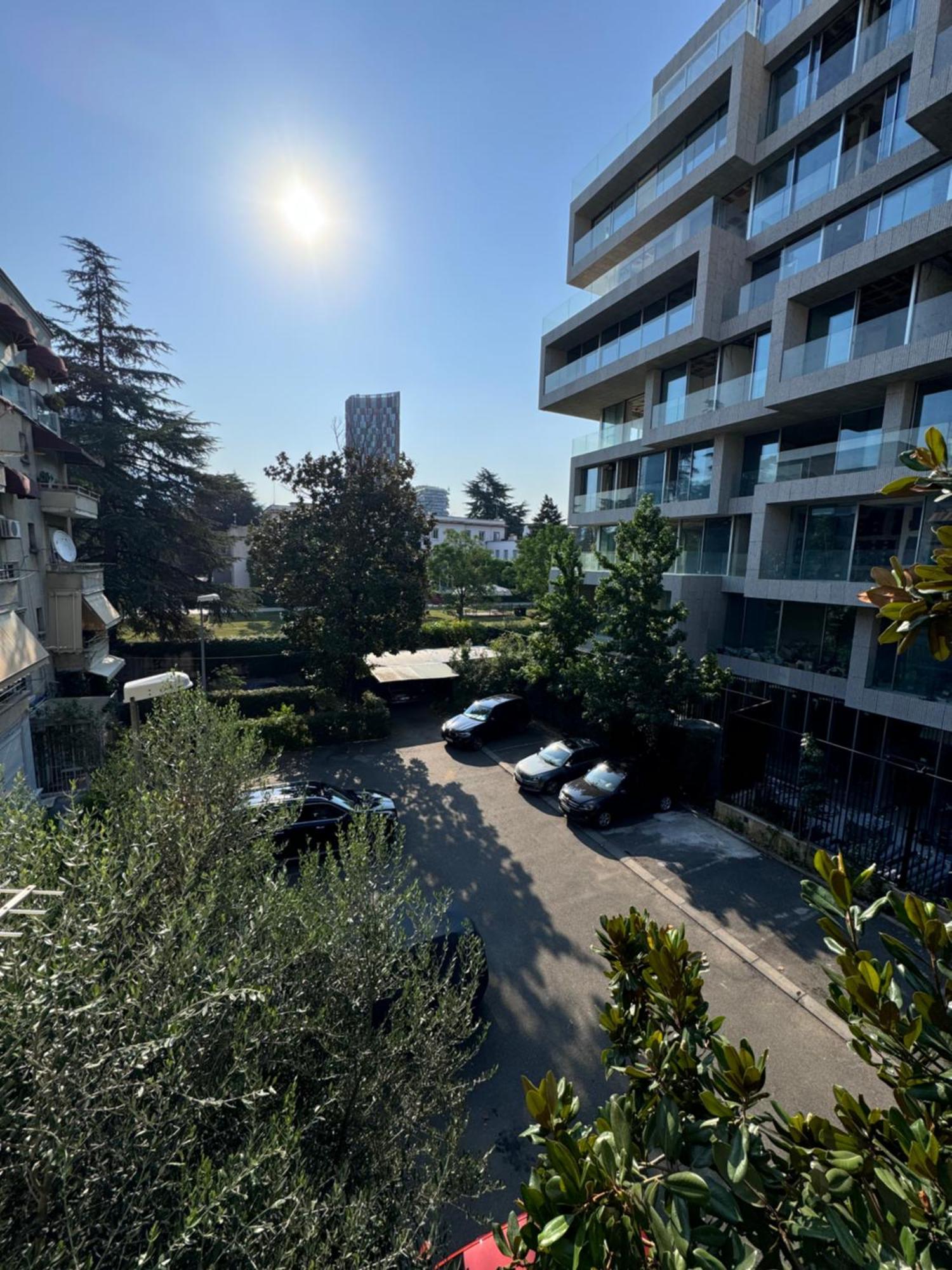 The Hidden Gem Of Blloku Apartment Tiranë Luaran gambar